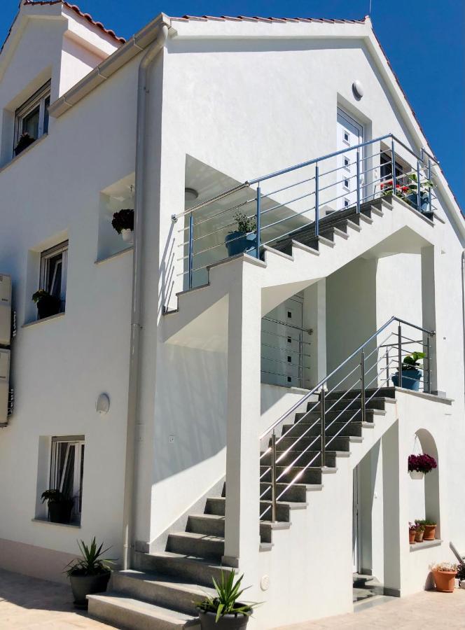 Villa Dani Sea & Pool Apartments Trogir Exterior photo